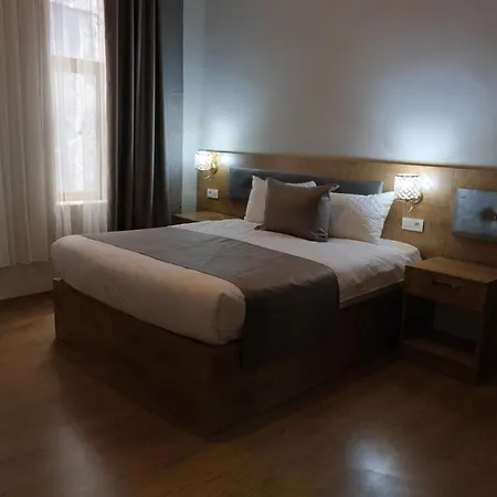 Hotell Adamantides *