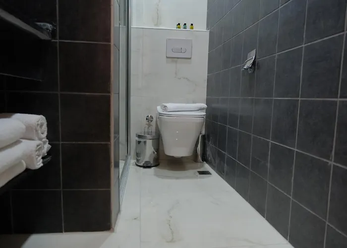 מלון Adamantides