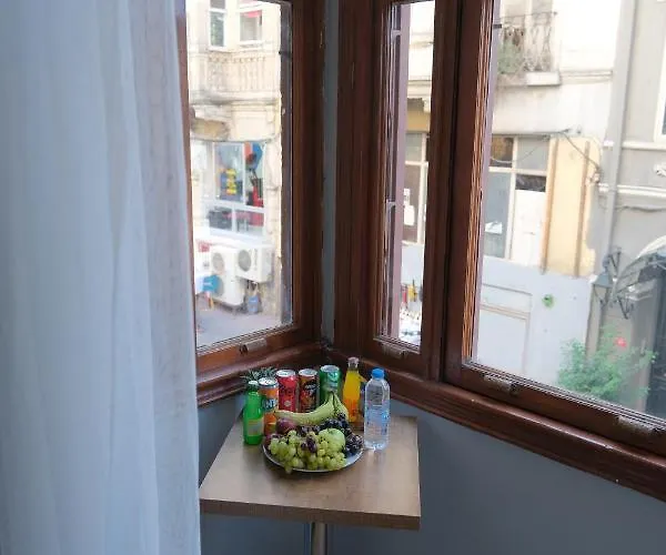 מלון Adamantides